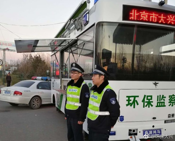 北京市首个新型环保移动执法平台在大兴区榆垡进京口投入使用