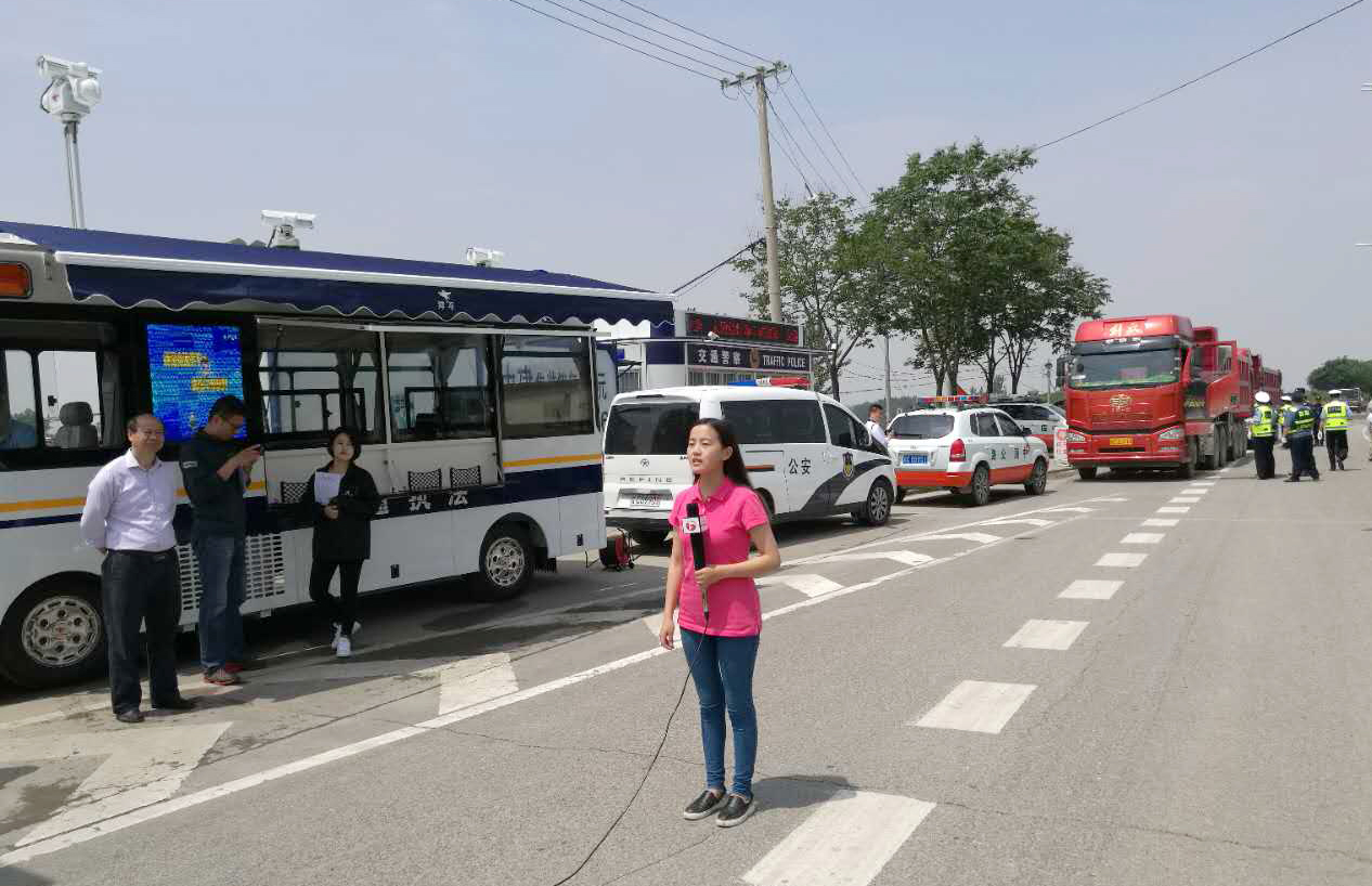 安徽蚌埠路政宣传月活动开启    移动交通执法站助力路警联动治超(图1)