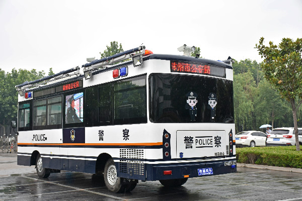 林州市采购8米移动警务方舱发车(图4)