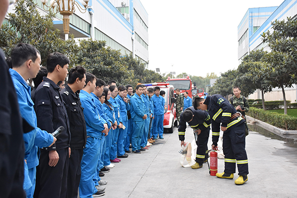 郑州消防热身“119”——加强消防演练   提高安全意识(图3)