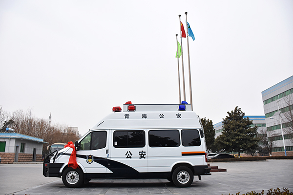 青海公安厅通过公安部警采中心采购8台反恐突击车(图3)