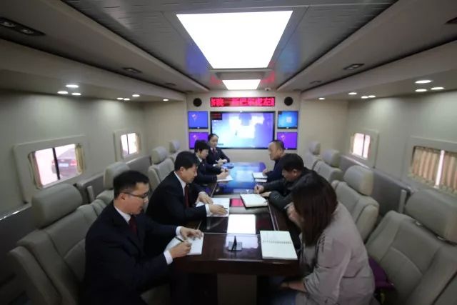 新左旗检察院“草原检察直通车”投入使用 驶进基层开展公益诉讼宣传(图2)