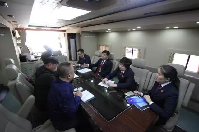 新左旗检察院“草原检察直通车”投入使用 驶进基层开展公益诉讼宣传(图5)