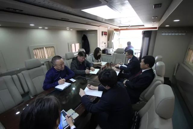 新左旗检察院“草原检察直通车”投入使用 驶进基层开展公益诉讼宣传(图3)