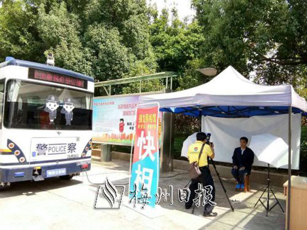护航2018年高考 全国各地民警设置安保装备(图3) 护航2018年高考 全国各地民警设置安保装备(图3)