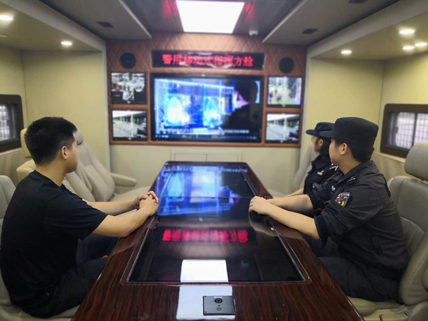 江西南昌:警用移动式指挥方舱为高考学子保驾护航(图6)