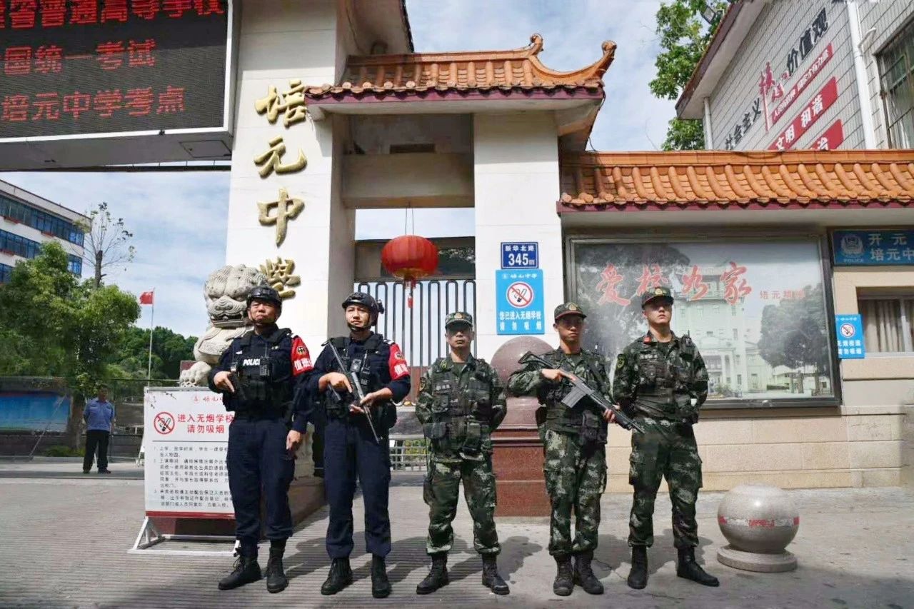 【护航高考】你“赴考”我“护考”,泉州鲤城公安完美交卷!(图6) 【护航高考】你“赴考”我“护考”,泉州鲤城公安完美交卷!(图6)