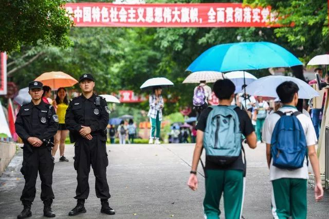 梅州市公安机关29项安保便民措施护航高考受广泛好评(图7) 梅州市公安机关29项安保便民措施护航高考受广泛好评(图7)