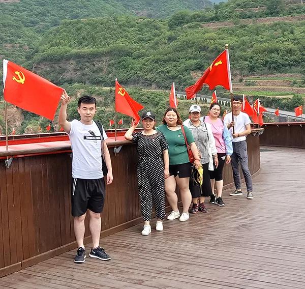 “不忘初心跟党走 牢记使命做贡献”——森源鸿马举行庆“七一”学习交流活(图8) “不忘初心跟党走 牢记使命做贡献”——森源鸿马举行庆“七一”学习交流活(图8)