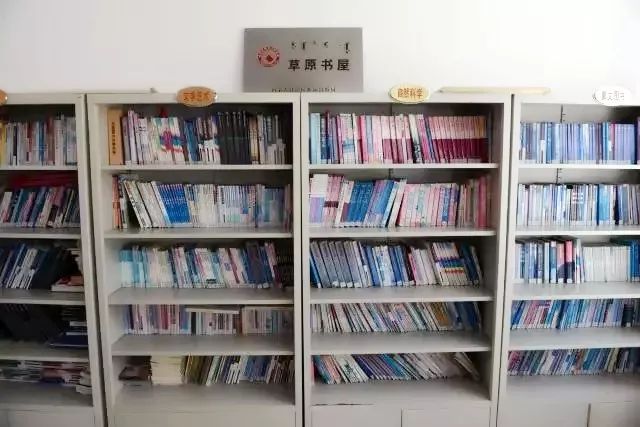 草原飘书香——草原检察直通车助力“蒙古文普法宣传教育丛书送基层”活动(图3)