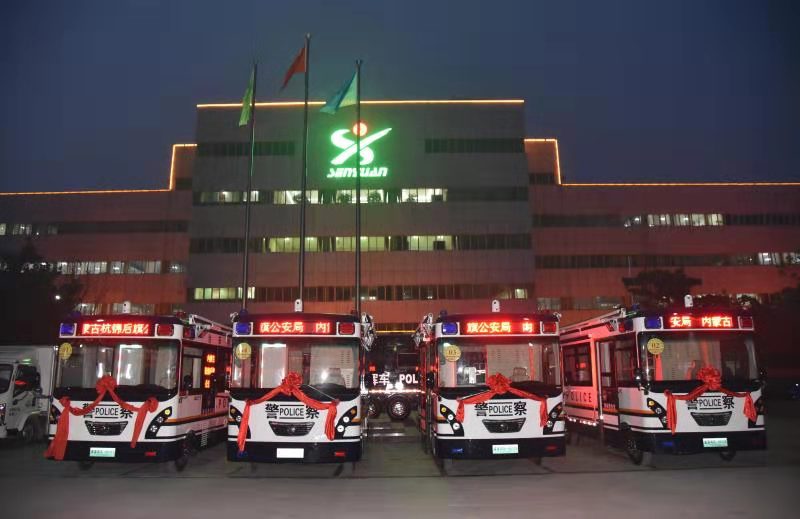 惊！移动警务室上带厨房！房车？警车？内蒙古杭锦后旗智能装备上岗啦！(图1)