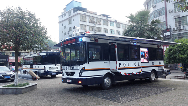 城市快警的航空母舰||涟源移动警务平台列装上岗(图3)