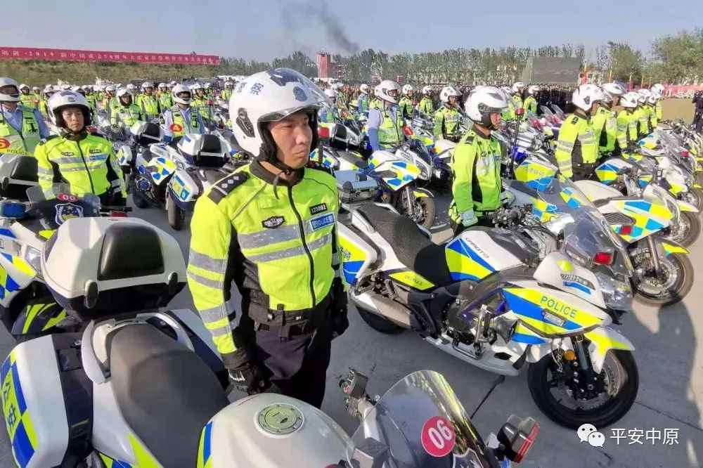 燃爆!河南公安 “砺剑·2019”新中国成立 70周年大庆安保誓师暨警务实战演练(图25) 燃爆!河南公安 “砺剑·2019”新中国成立 70周年大庆安保誓师暨警务实战演练(图25)
