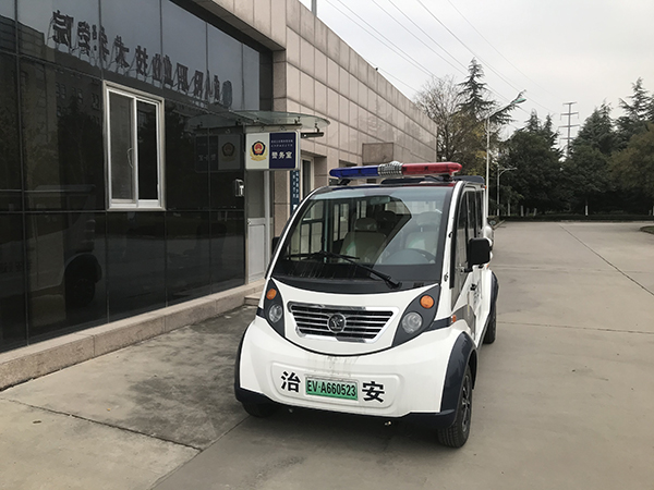 咸阳职业技术学院电动巡逻车上岗执勤(图2)