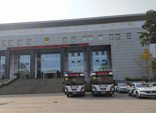 四川简阳移动警务室列装上岗(图1)