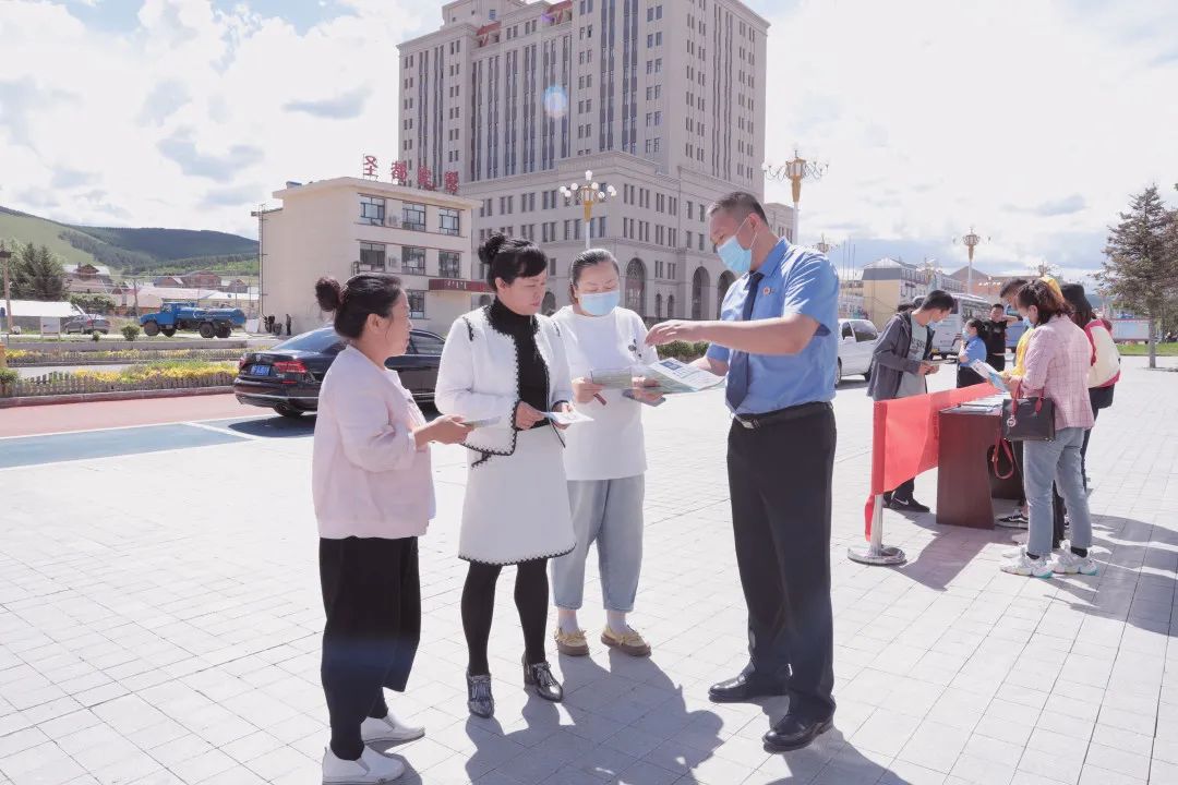 内蒙古阿尔山市检察院开展新时代检察宣传周法治宣传活动(图5) 内蒙古阿尔山市检察院开展新时代检察宣传周法治宣传活动(图5)