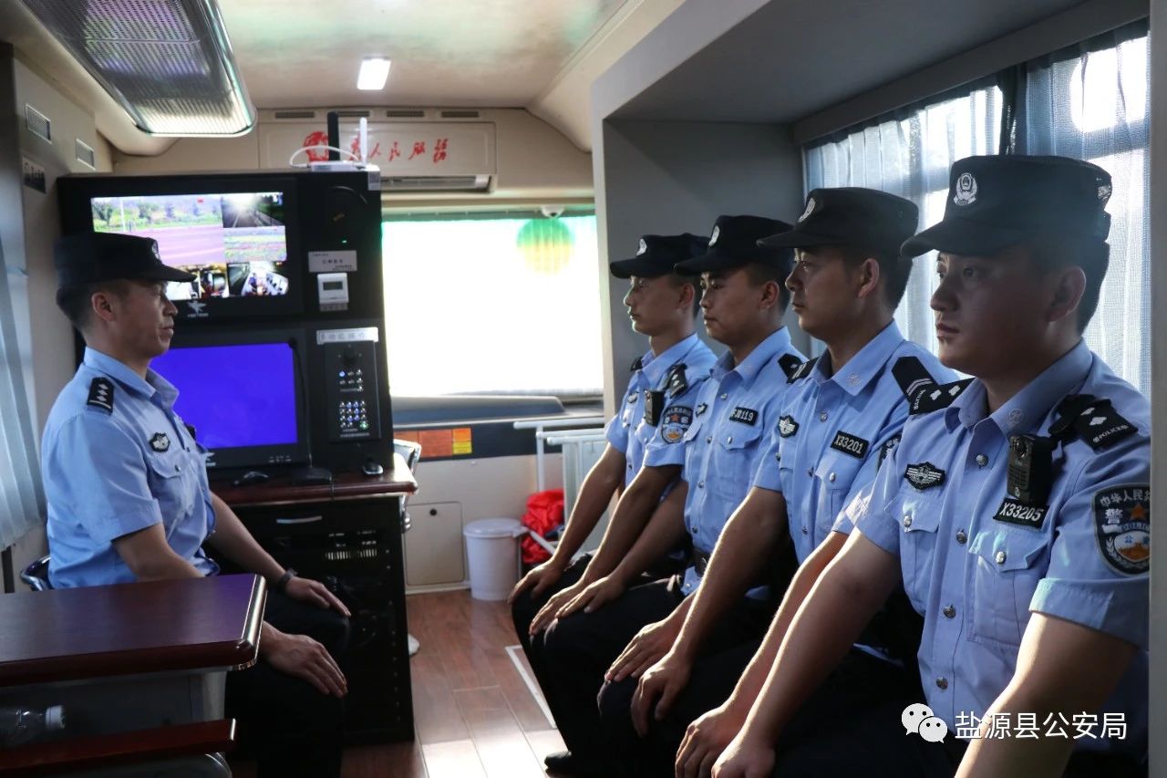 “移动警务室”亮相街头 打造平安和谐盐源(图10)