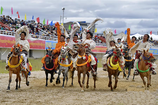 西藏那曲羌塘赛马艺术节开幕    “公安铁军+移动警务室”筑牢安全屏障(图5)