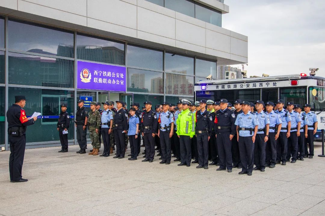 移动警务室“站岗执勤”助力西宁铁路公安处开展夏夜治安巡查宣防集中统一行动(图6)