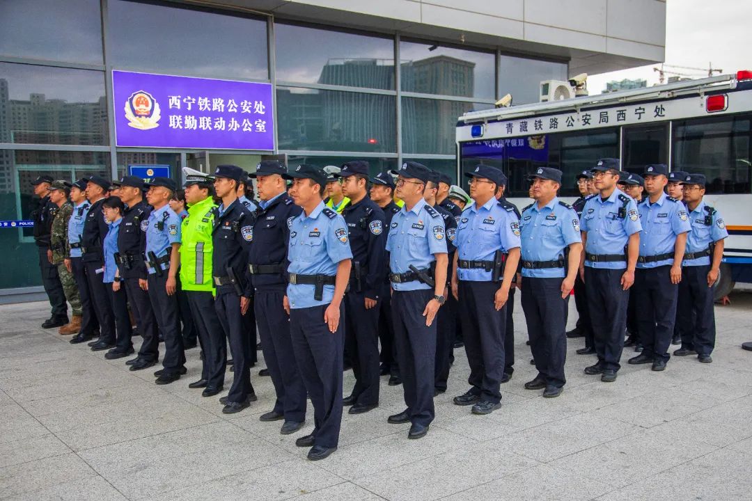 移动警务室“站岗执勤”助力西宁铁路公安处开展夏夜治安巡查宣防集中统一行动(图4)