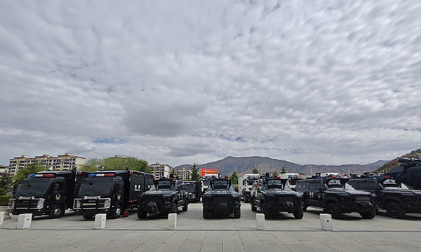 高原特警战士再添新利器！森源鸿马装甲车、布障车、水炮车入伍西藏！(图1)