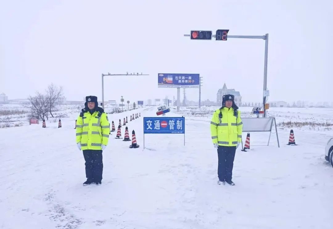 一城风雪 全程守护！黑河公安战冰雪、保畅通 全力守护“平安路”(图2)