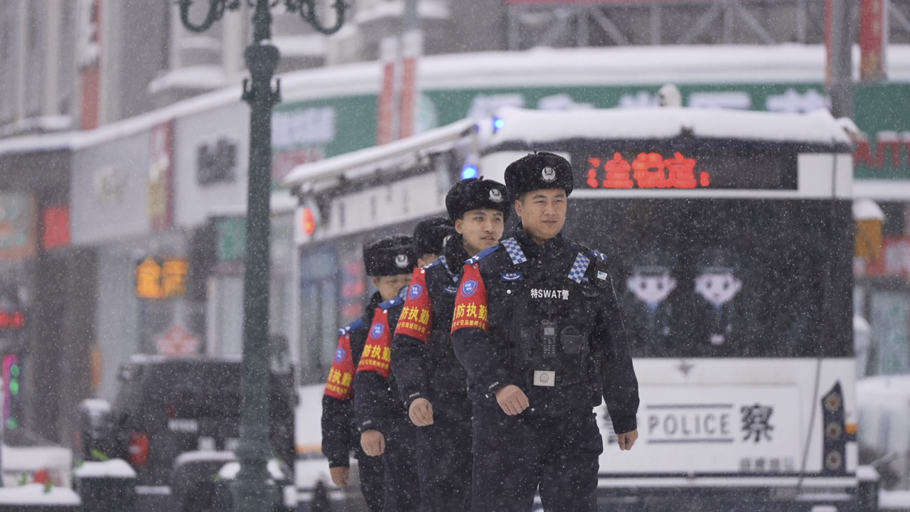 一城风雪 全程守护！黑河公安战冰雪、保畅通 全力守护“平安路”(图1)