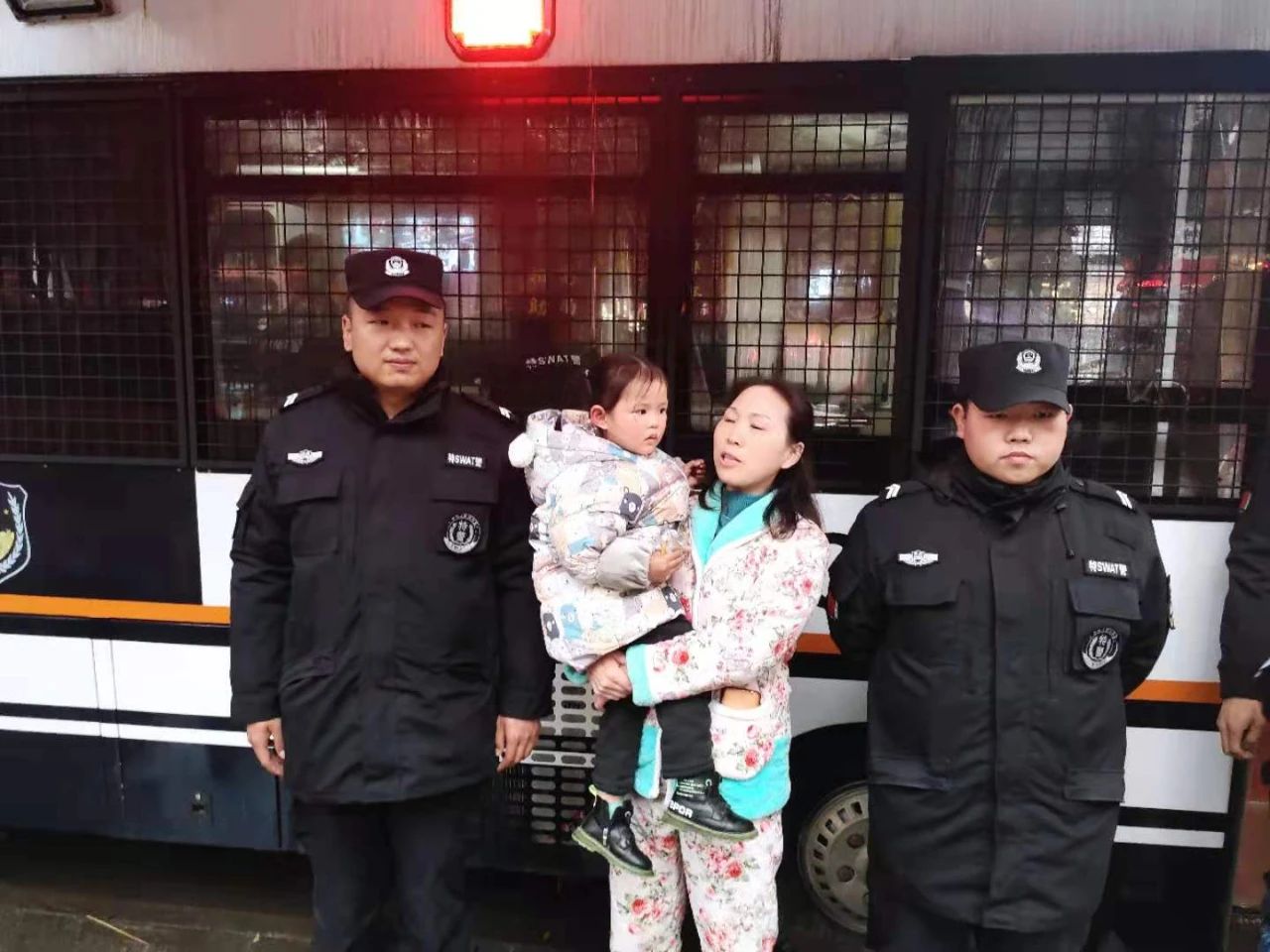 森源鸿马移动警务室：元宵节的平安守护者(图4)
