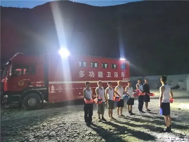 森源鸿马淋浴车强化应急救援后勤保障||温暖一线人员(图6)