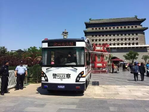助力九三阅兵安保||森源鸿马移动警务室显身手(图2)