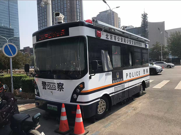 平安不落幕！森源鸿马移动警务室以科技之盾守护北京街头烟火气 九三阅兵的盛大场景虽已落幕，但北京街头的平安守护仍在继续。森源鸿马移动警务室活跃在北京的大街小巷，为城市的安全稳定持续贡献力量，成为首都一道(图6)