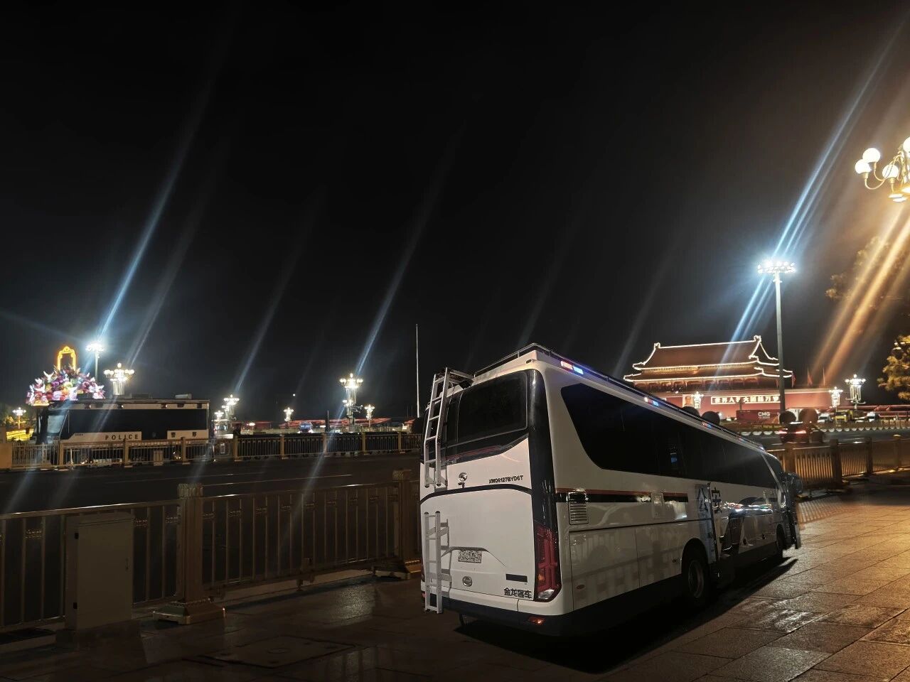 科技护航新春 平安守护家国 —— 森源鸿马通信指挥车值守北京天安门、西安大雁塔(图1)