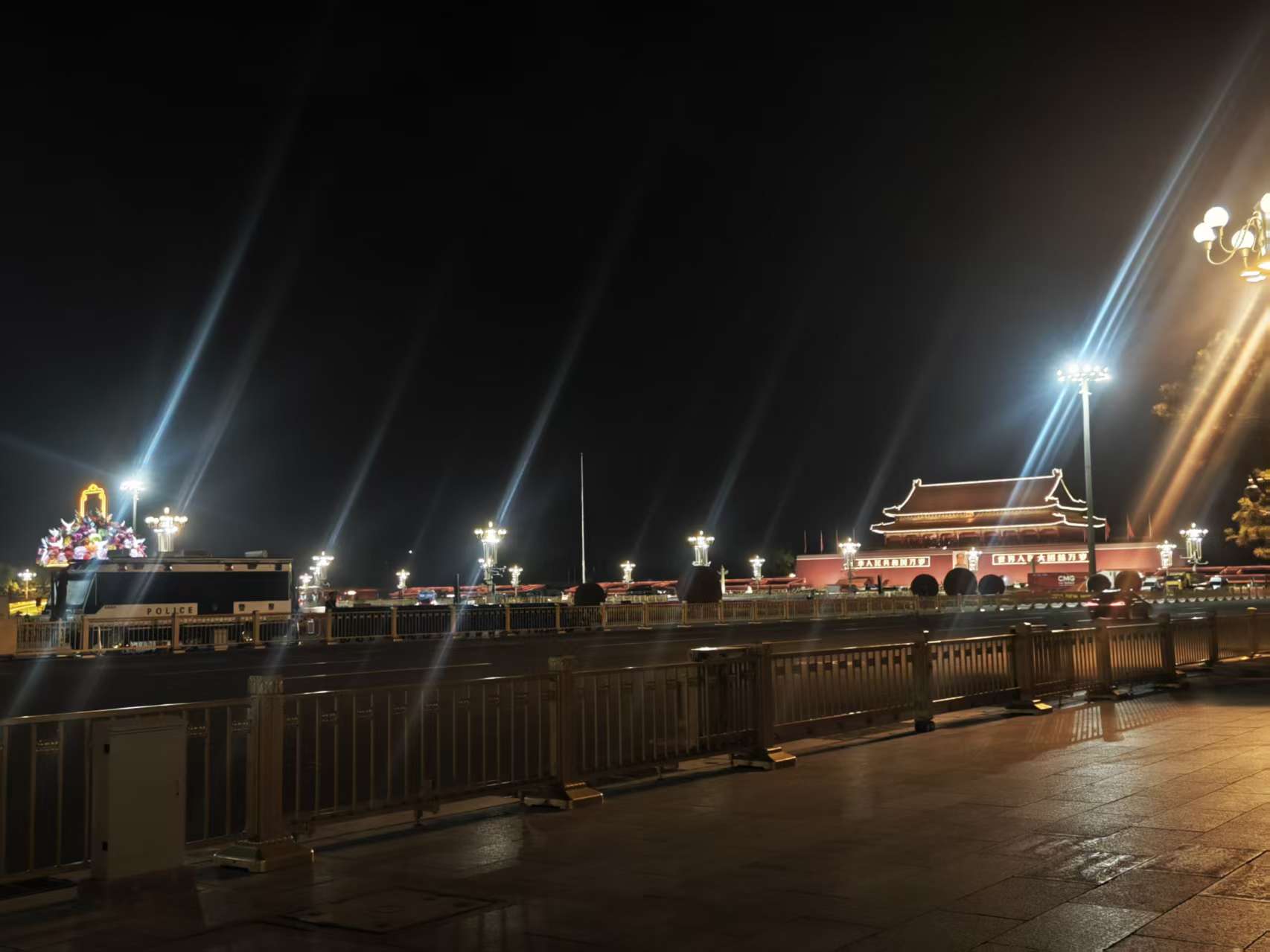 科技铸盾护盛会 平安前哨显担当——森源鸿马移动警务室全力护航两会安保(图3)