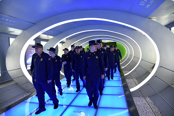 警企协同强技能 实战赋能促提升——南京市消防救援支队赴森源鸿马参观交流圆满成功(图3)