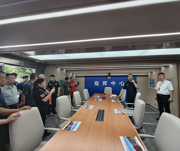 硬核装备亮相盛会 战略合作携手护航｜森源鸿马应邀出席全国安全联勤防灾减灾河南高峰论坛并签约赋能中原应急建设(图13)