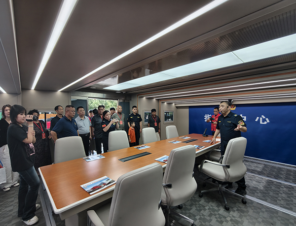 硬核装备亮相盛会 战略合作携手护航｜森源鸿马应邀出席全国安全联勤防灾减灾河南高峰论坛并签约赋能中原应急建设(图12)