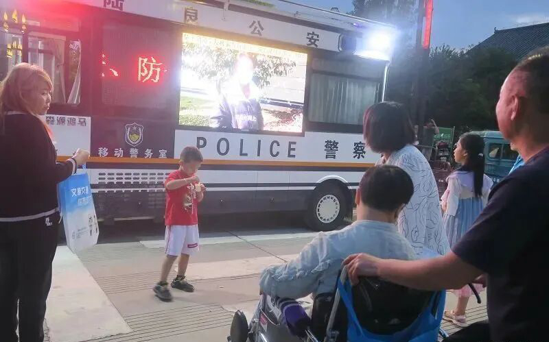 警务服务零距离 便民春风暖民心｜森源鸿马移动警务室打造移动民生警务驿站(图2)