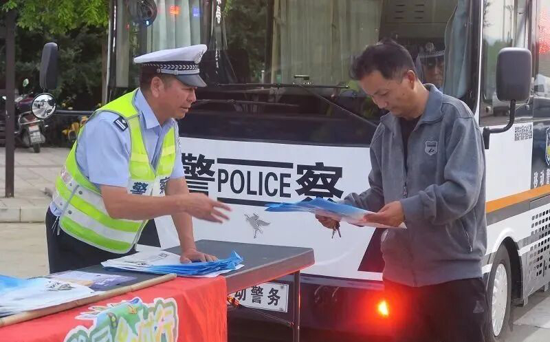 警务服务零距离 便民春风暖民心｜森源鸿马移动警务室打造移动民生警务驿站(图1)