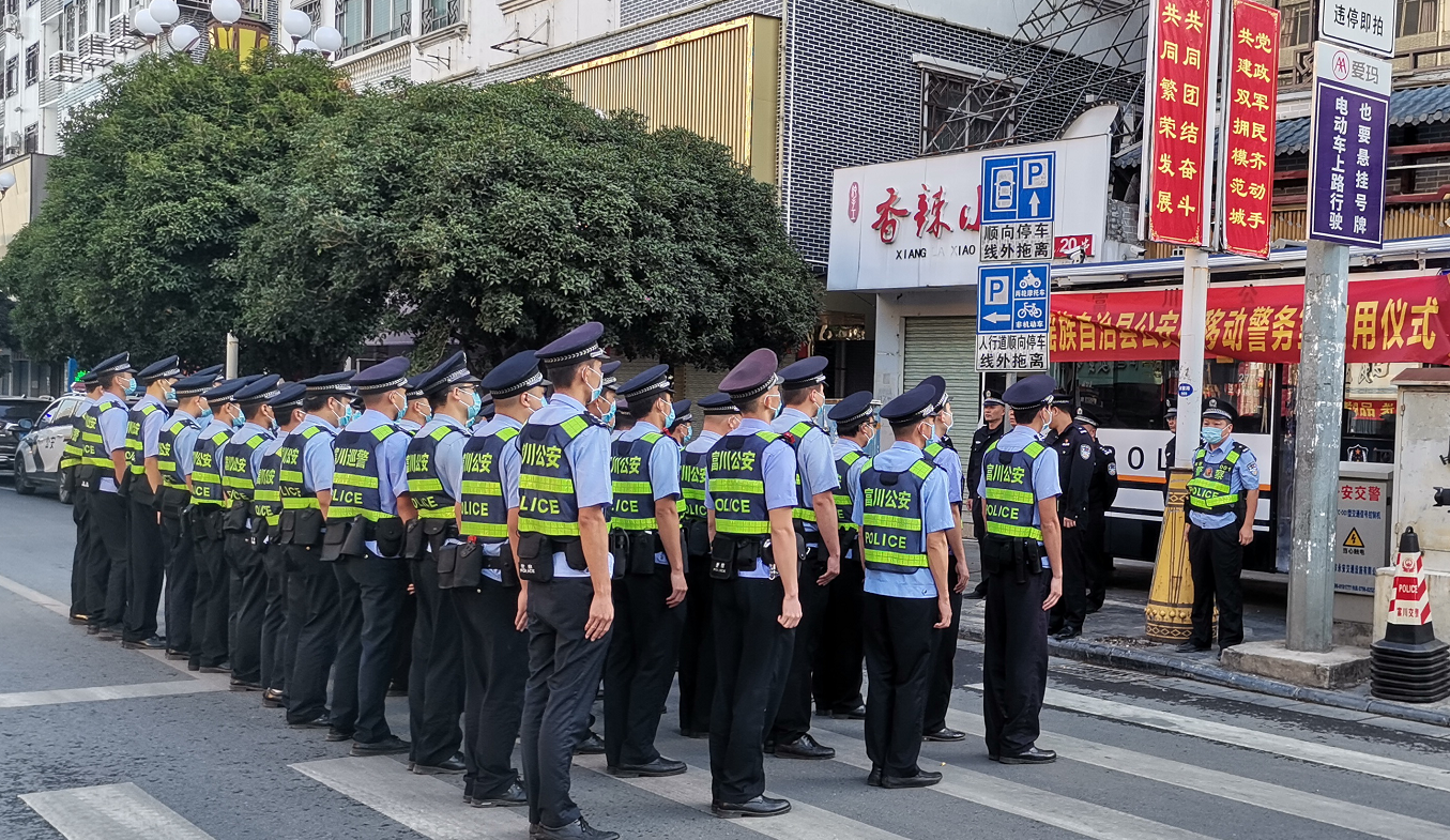 广西富川瑶族自治县移动警务室启用(图2)