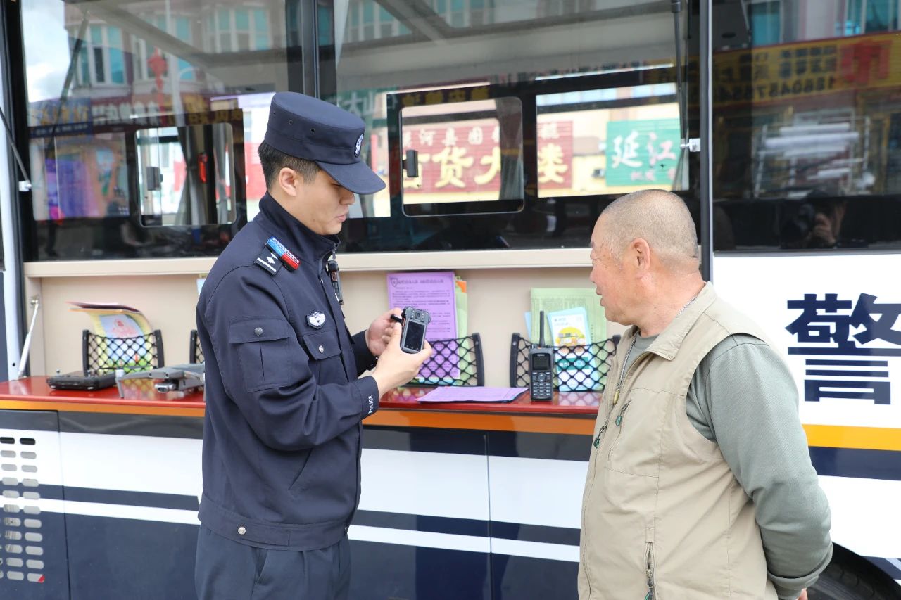 移动警务室助力图强分局开展“科技兴警 共筑同心”科技活动周主题宣传活动(图3)