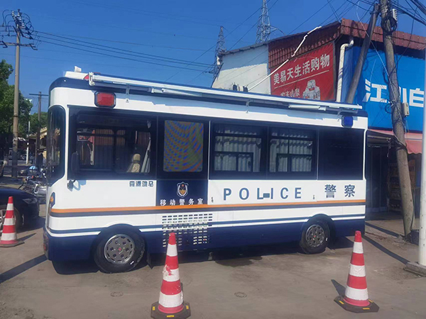 上海6台智慧警务便民服务工作站正式“入警”(图3)